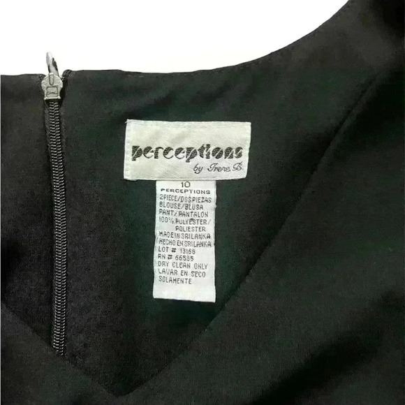 Embroidered Floral Sleeveless Blouse - Picture 4 of 4